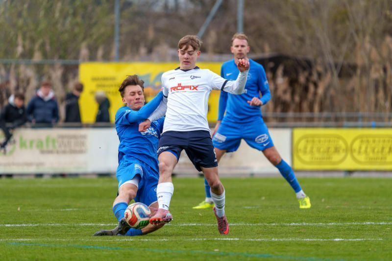Felix Gunz (l.) gegen Sandro Nachbaur. 