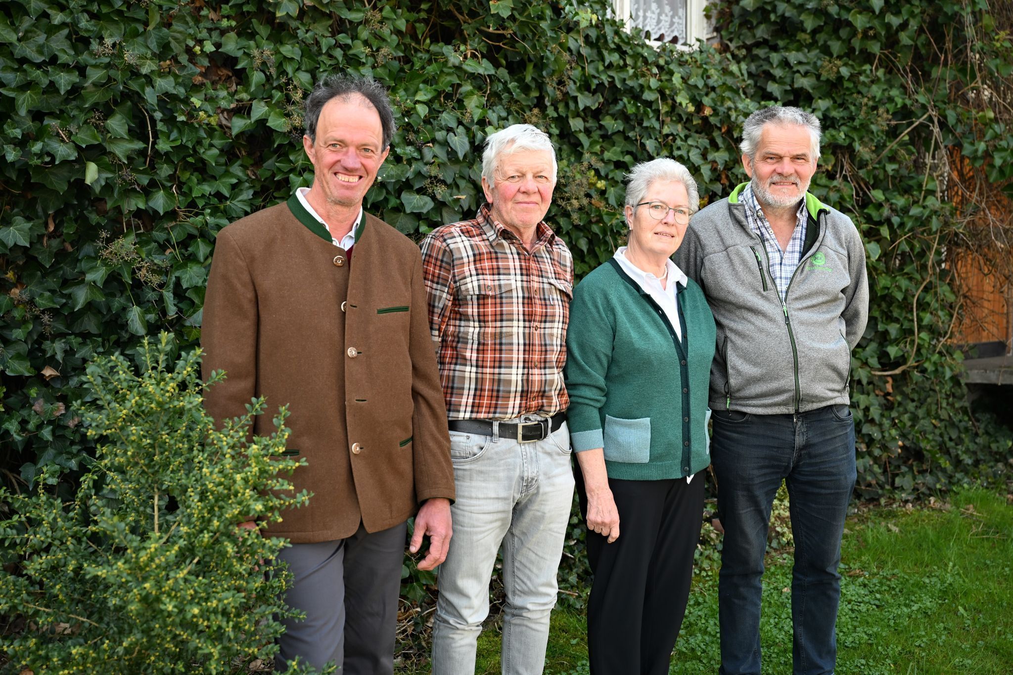 Der Obmann mit den Ehrenmitgliedern, die sich viele Jahre lang aktiv für den Verein eingesetzt haben.