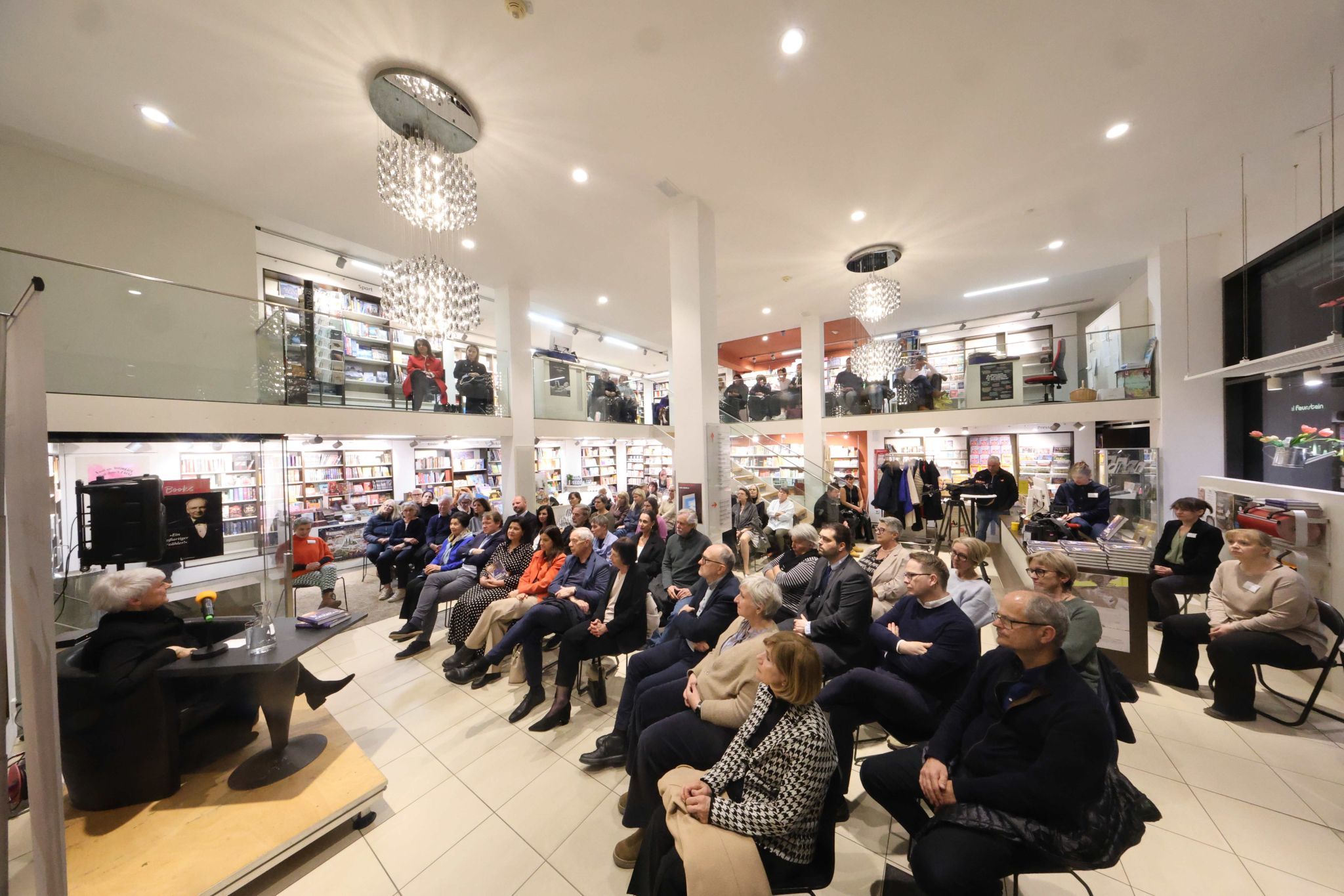Viele InteressentInnen fanden sich bei Brunner Buch in Dornbirn ein.