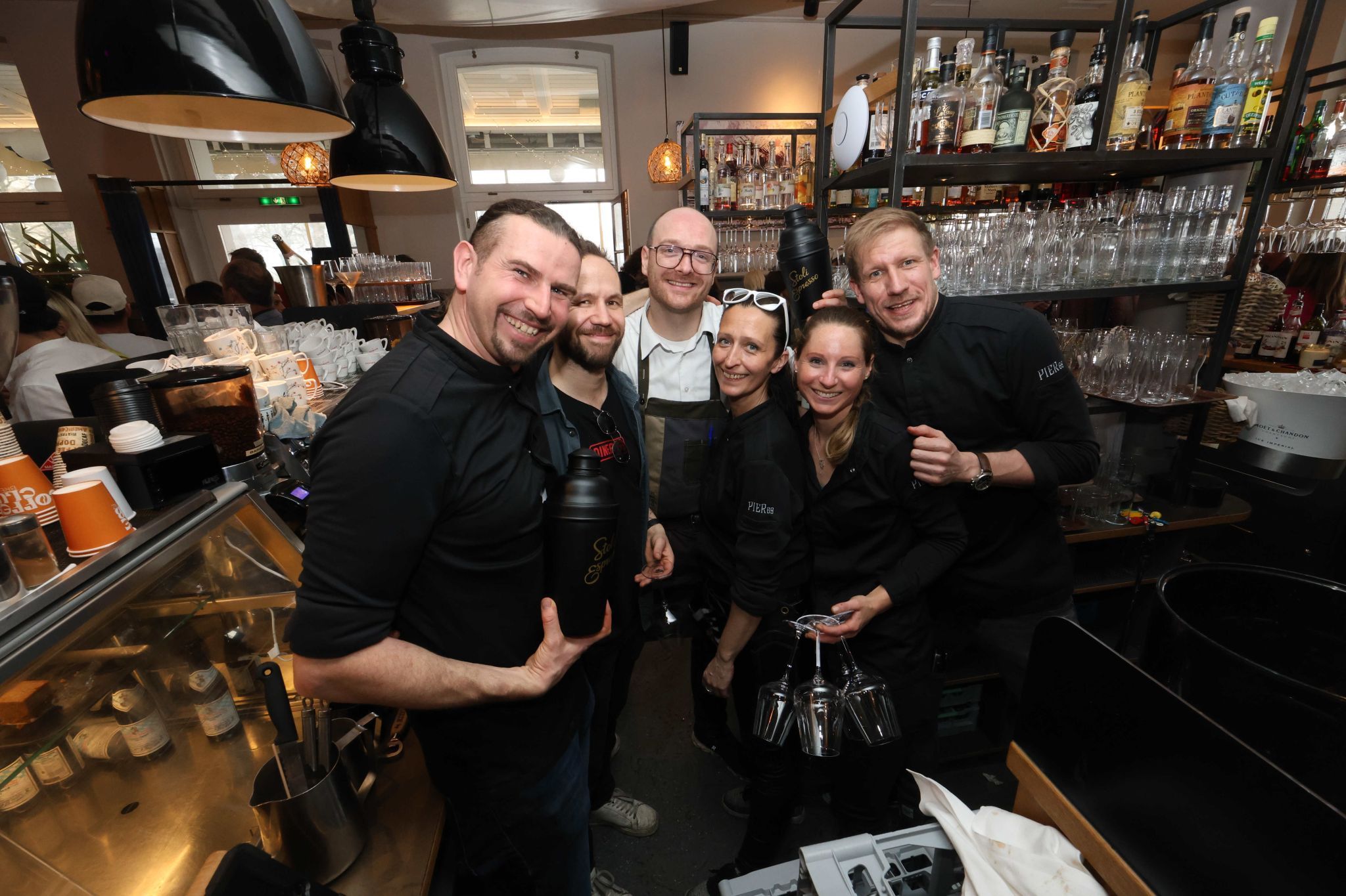 Gastronom Lukas Buttazoni und sein Team.