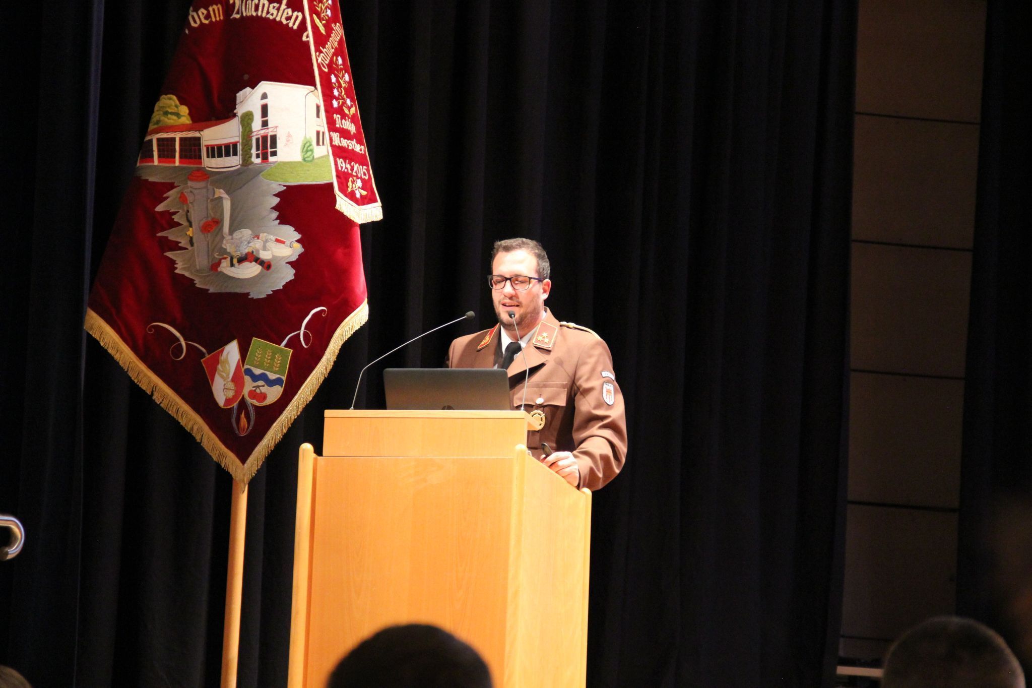 Kommandant Alexander Hämmerle blickte bei der Jahreshauptversammlung der Feuerwehr Mäder auf ein arbeitsreiches Jahr zurück. (c) FW Mäder