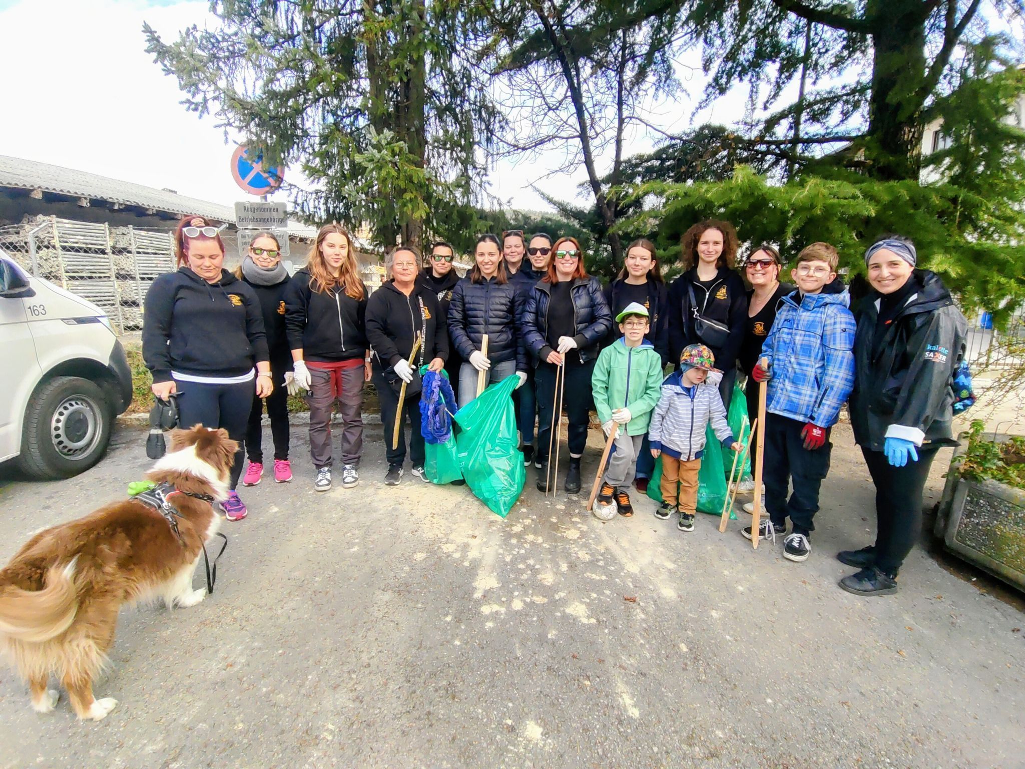 In großer Anzahl nahm wieder die Guggamusig Schneggahüsler Frastanz an der Landschaftsreinigung teil.
