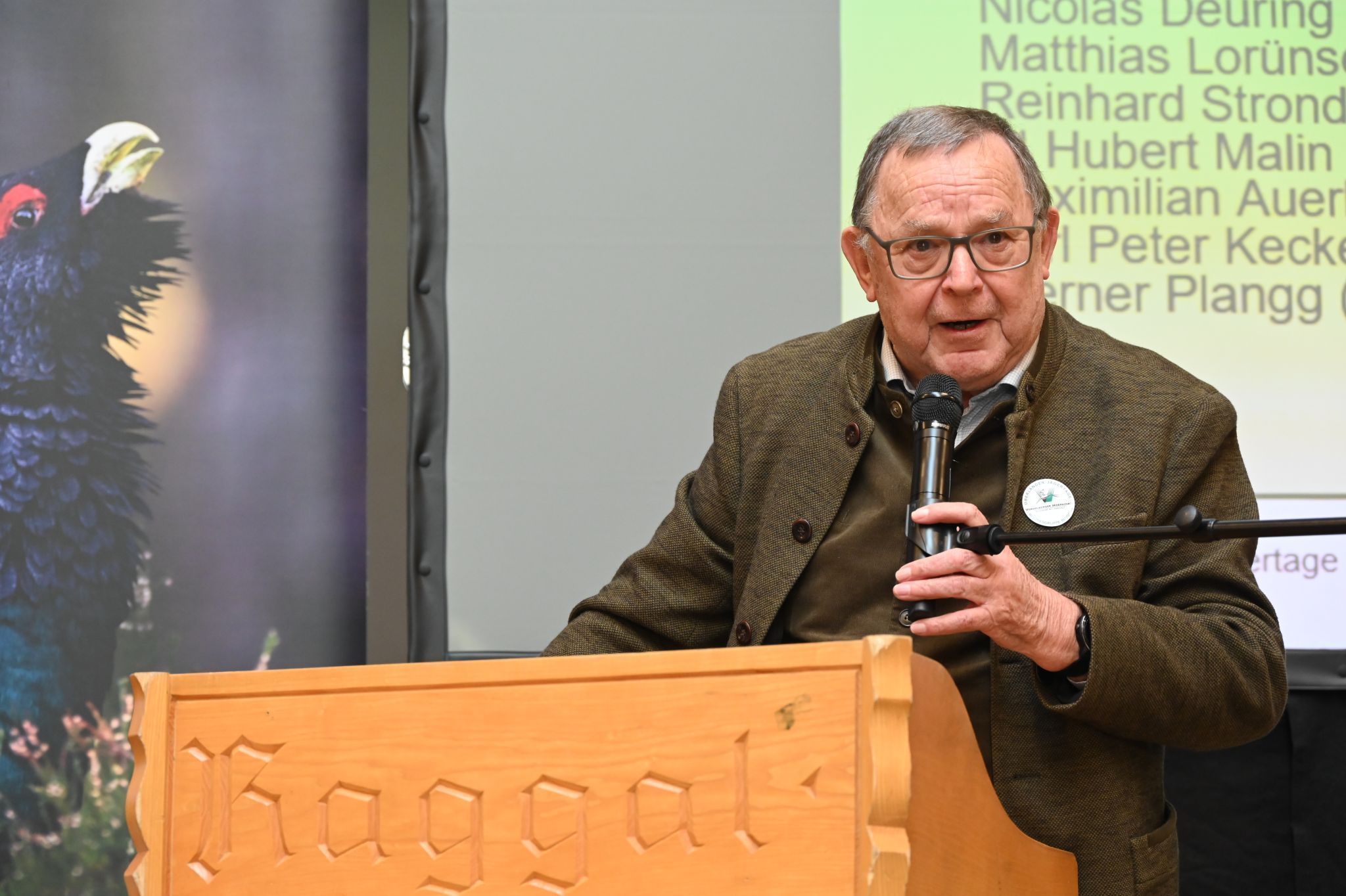 Altbezirksjägermeister Lothar Tomaselli führte die Wahl.