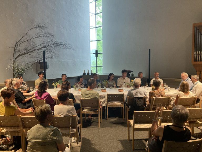 Brot und Wein Gespräche in der Kapelle.jpg