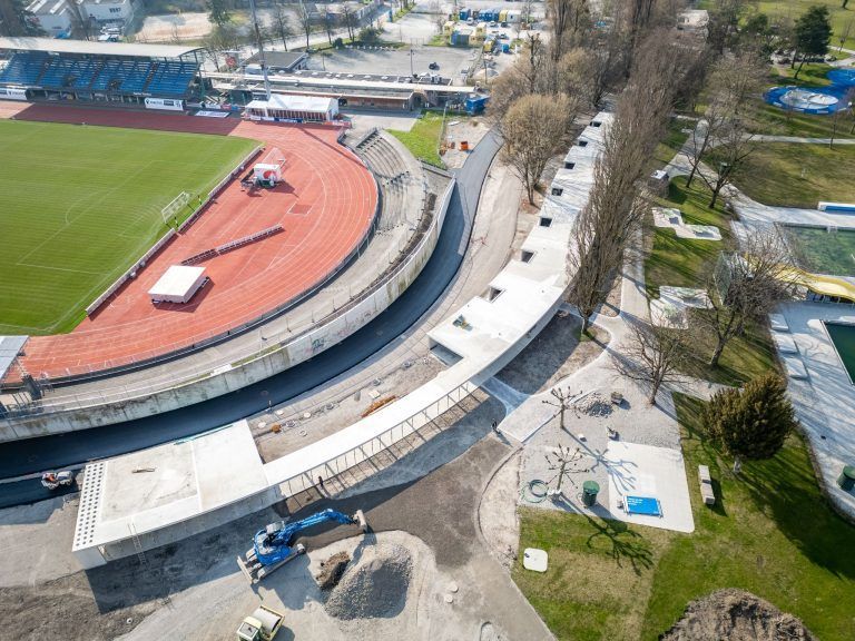 Die „Schlange“ füllt sich mit Leben: Bregenzer Strandbad vor der Fertigstellung