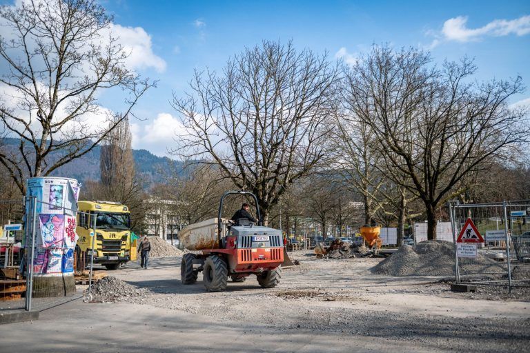 Die „Schlange“ füllt sich mit Leben: Bregenzer Strandbad vor der Fertigstellung