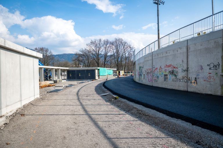 Die „Schlange“ füllt sich mit Leben: Bregenzer Strandbad vor der Fertigstellung