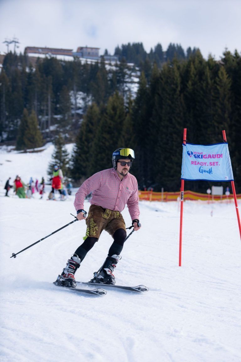 "Ein gelungener Neustart": Dirndl Ski Gaudi bringt Tracht und Party auf die Pisten von Damüls