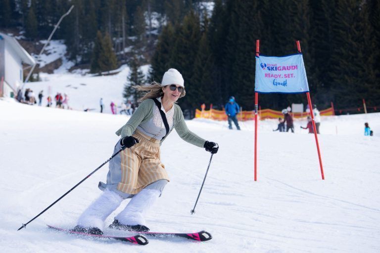 "Ein gelungener Neustart": Dirndl Ski Gaudi bringt Tracht und Party auf die Pisten von Damüls