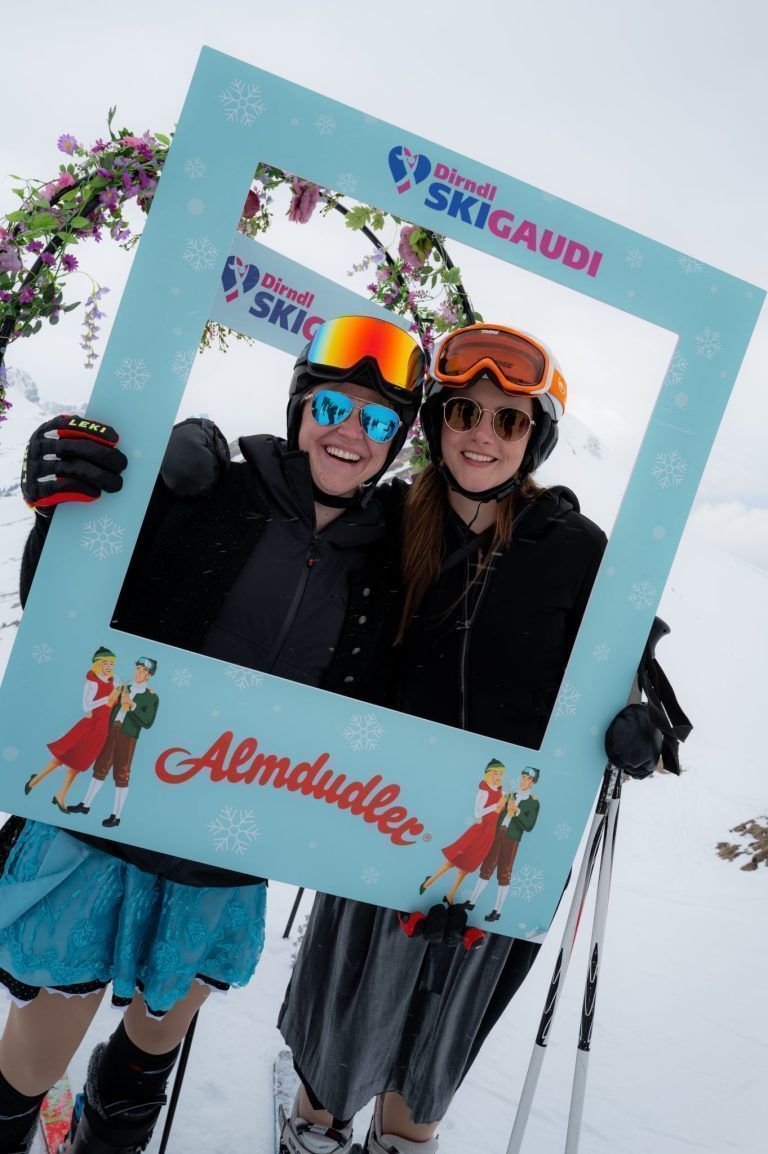 "Ein gelungener Neustart": Dirndl Ski Gaudi bringt Tracht und Party auf die Pisten von Damüls