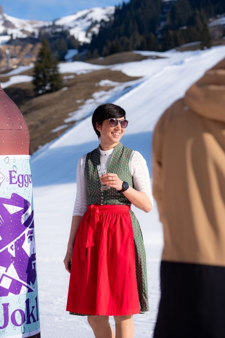 "Ein gelungener Neustart": Dirndl Ski Gaudi bringt Tracht und Party auf die Pisten von Damüls