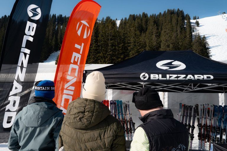 "Ein gelungener Neustart": Dirndl Ski Gaudi bringt Tracht und Party auf die Pisten von Damüls