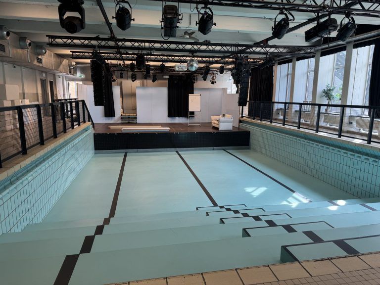 Flirten mit 60 Plus – in "Blütenträume" sind sieben Mutige auf der Suche nach Liebe