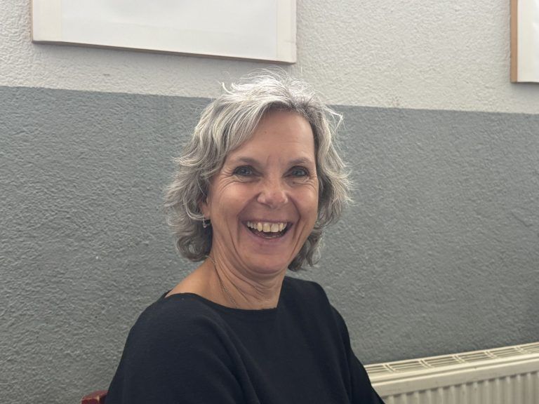 Flirten mit 60 Plus – in "Blütenträume" sind sieben Mutige auf der Suche nach Liebe