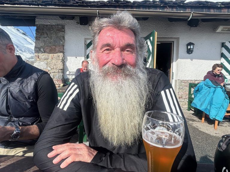 Für den Lecher Skilehrer Christian Elsensohn geht es nicht um Nostalgie - er will seine Gäste sicher durchs Madloch bringen