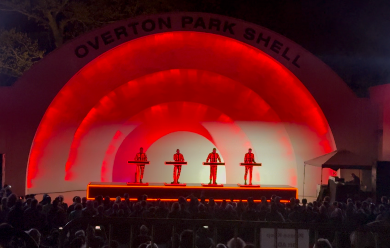 Legendäre Elektro-Band zündet im Sommer ihr Feuerwerk auf der Seebühne