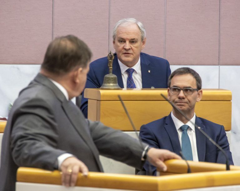 Land der Schüler statt Land der Lehre: Landtag auf Ursachensuche