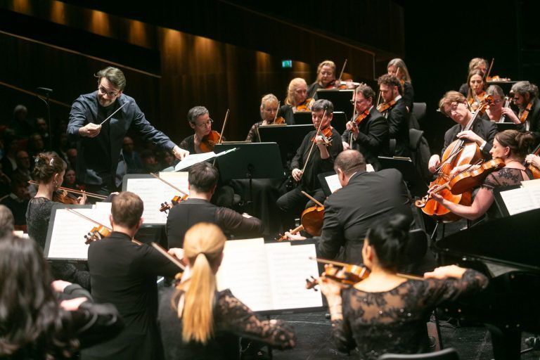 Klar konturiert durch drei Jahrhunderte