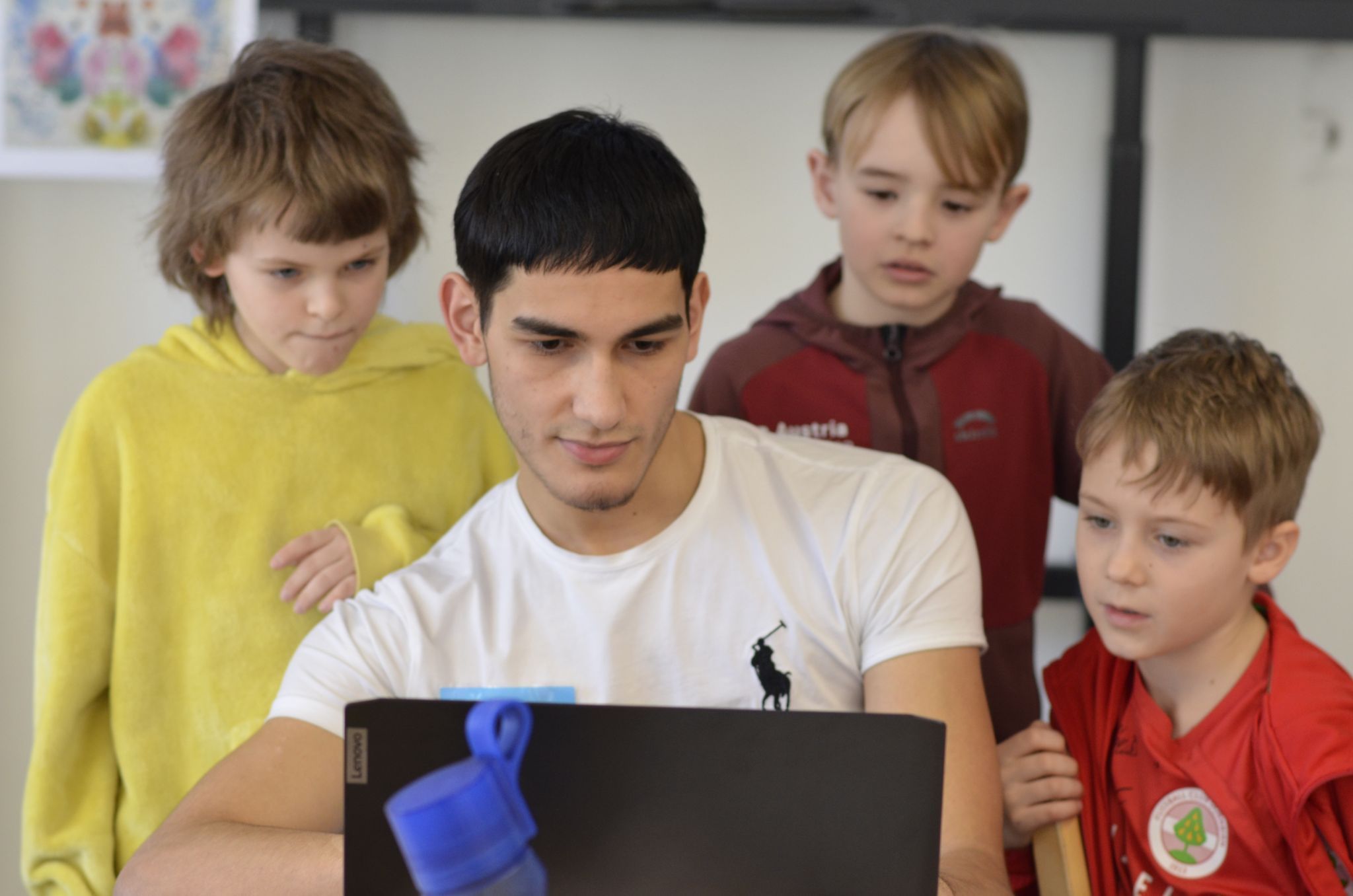 Experimentieren, knobeln und gemeinsam Lösungen finden: Lernen einmal anders.