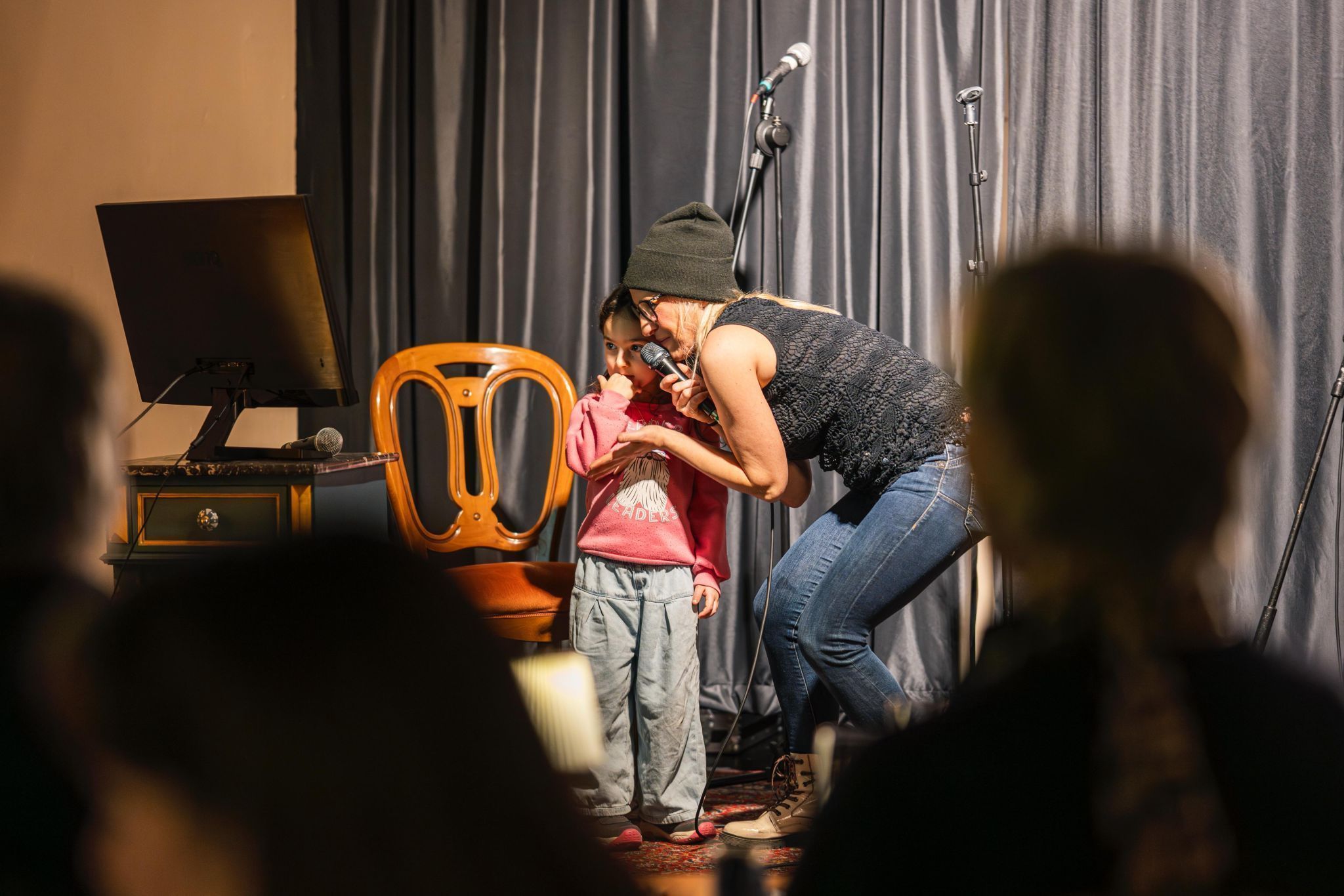 Gemeinsam singen, zuhören und feiern – das ist das Konzept der Karaoke-Night.
