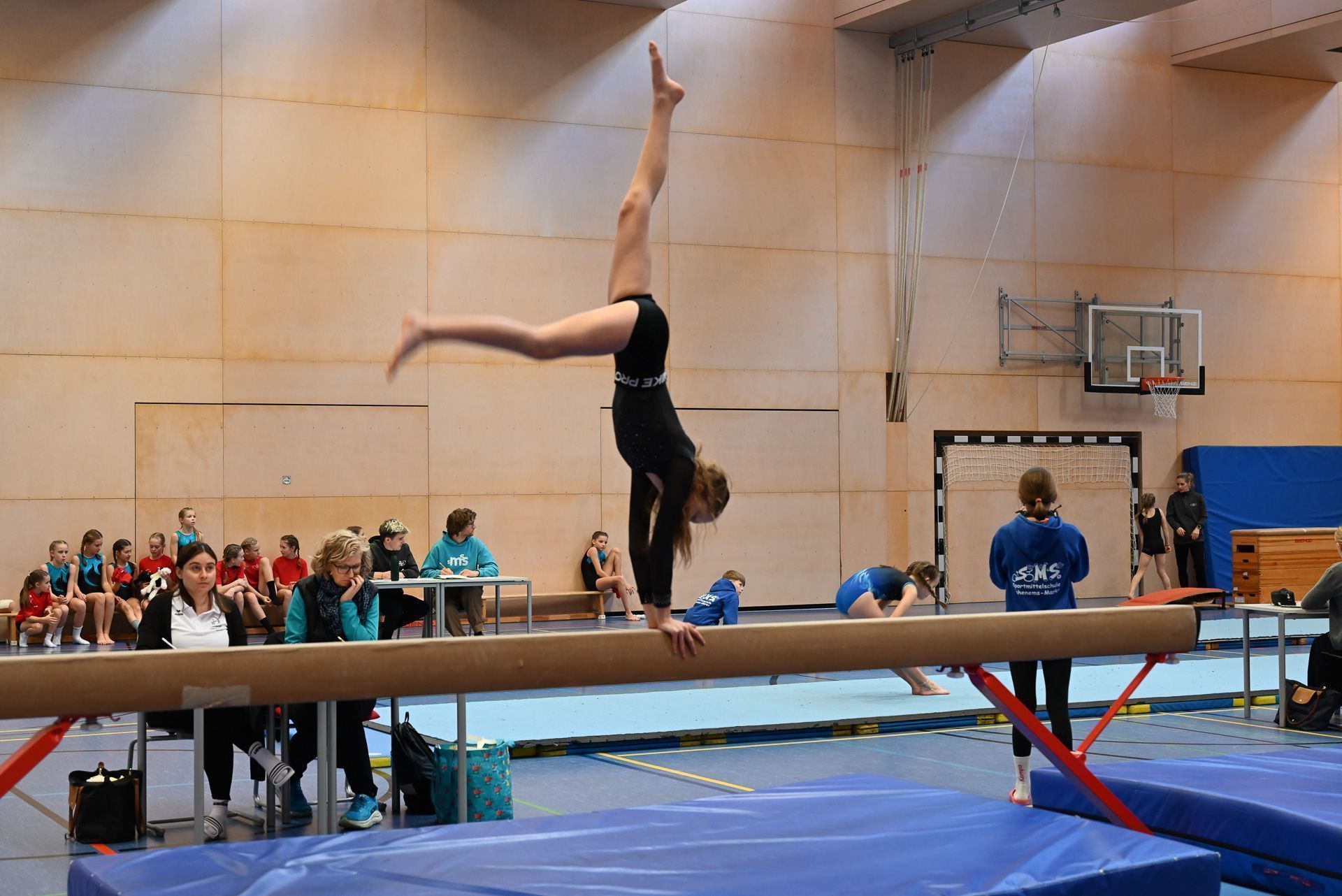 Höchste Körperbeherrschung demonstrierten die Schüler bei der Landesmeisterschaft im Turn 10.