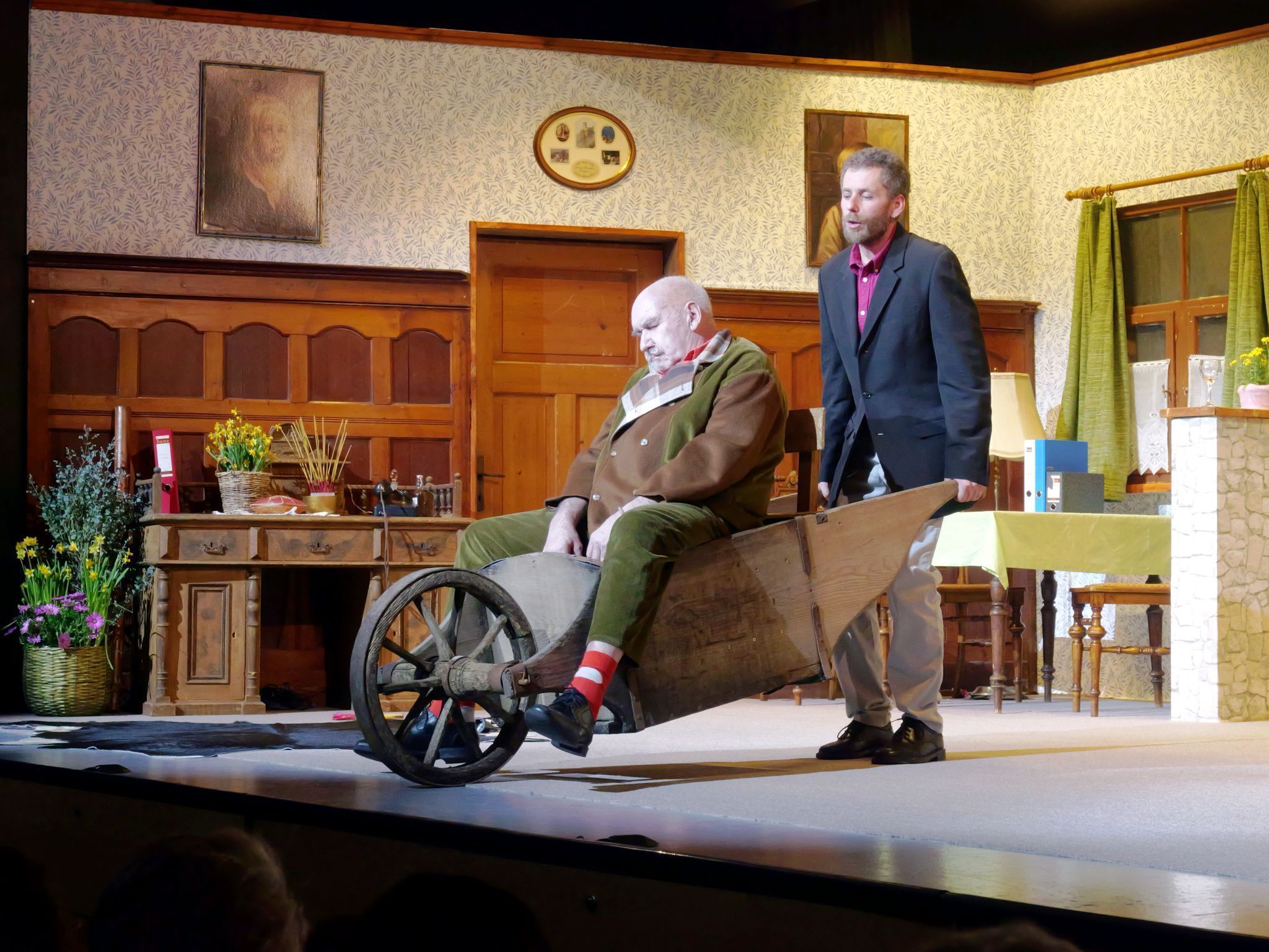 Josef Beck übernimmt im Stück eine ganz besondere Rolle – jene der „Leiche“ Albert.