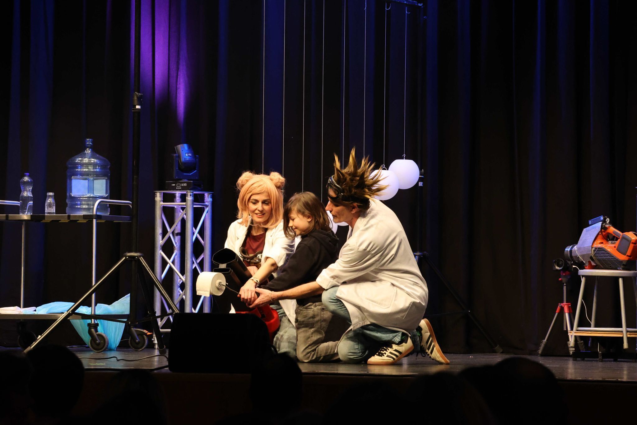 Klopapierrolle vor dem Laubbläser-Einsatz,