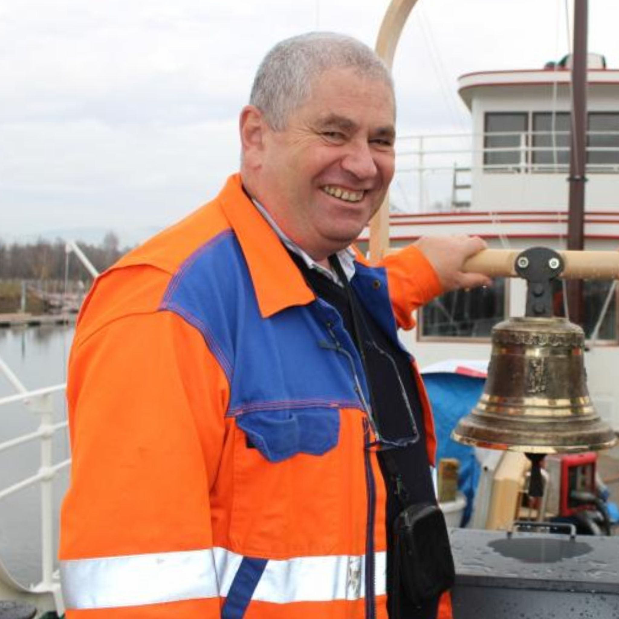 So kennt man ihn am Bodensee seit Jahrzehnten: Martin Eberhard Uhlig begleitet als Sicherheitsingenieur Restaurierung und Revisionen auf den historischen Bodenseeschiffen.   