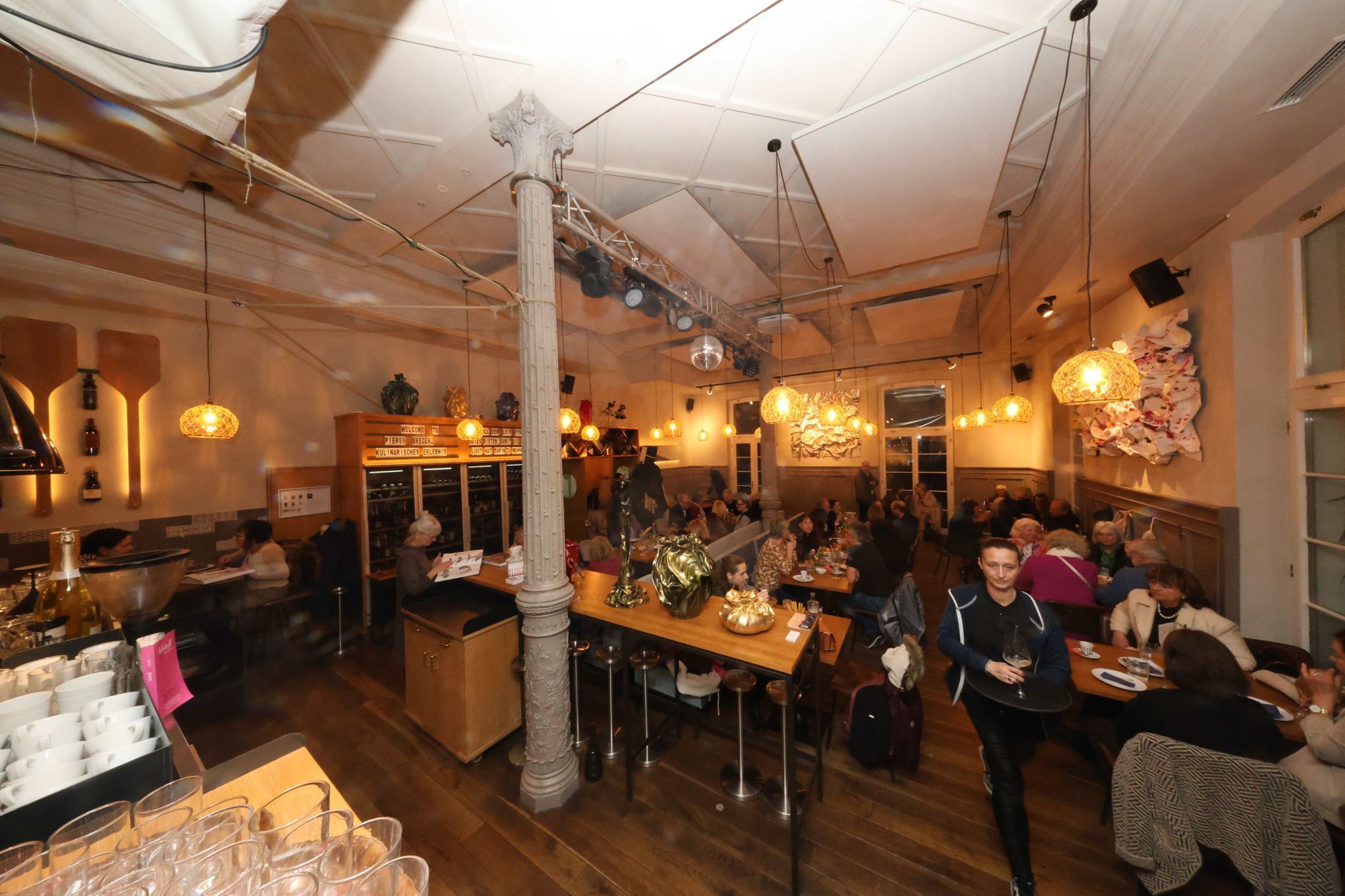 Ein besodneres ambiente prägt das Lokal.