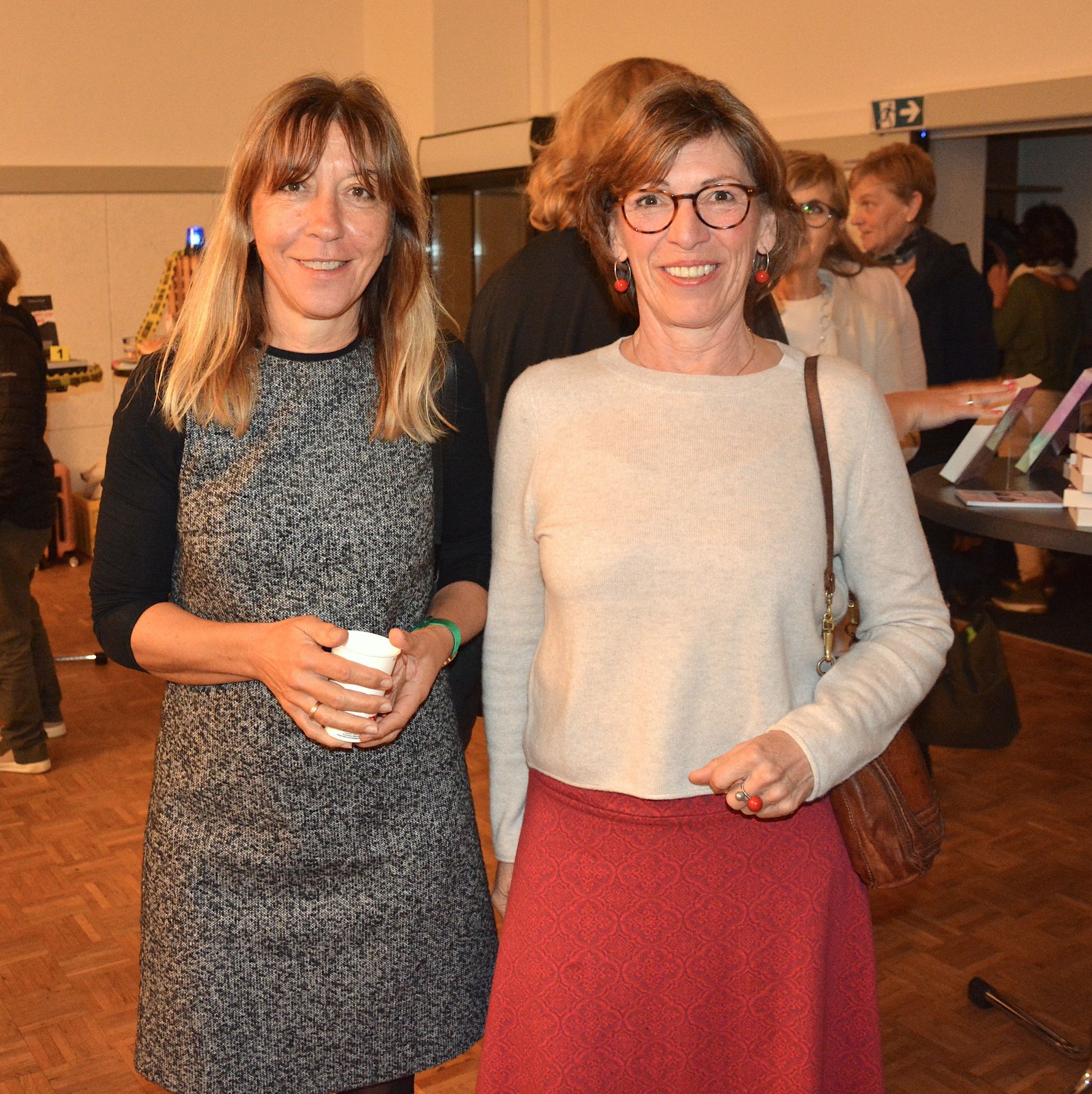 Unter den Besuchern: Irene Reiner (l.)  aus Gaißau und Anita Kuenz aus Höchst.