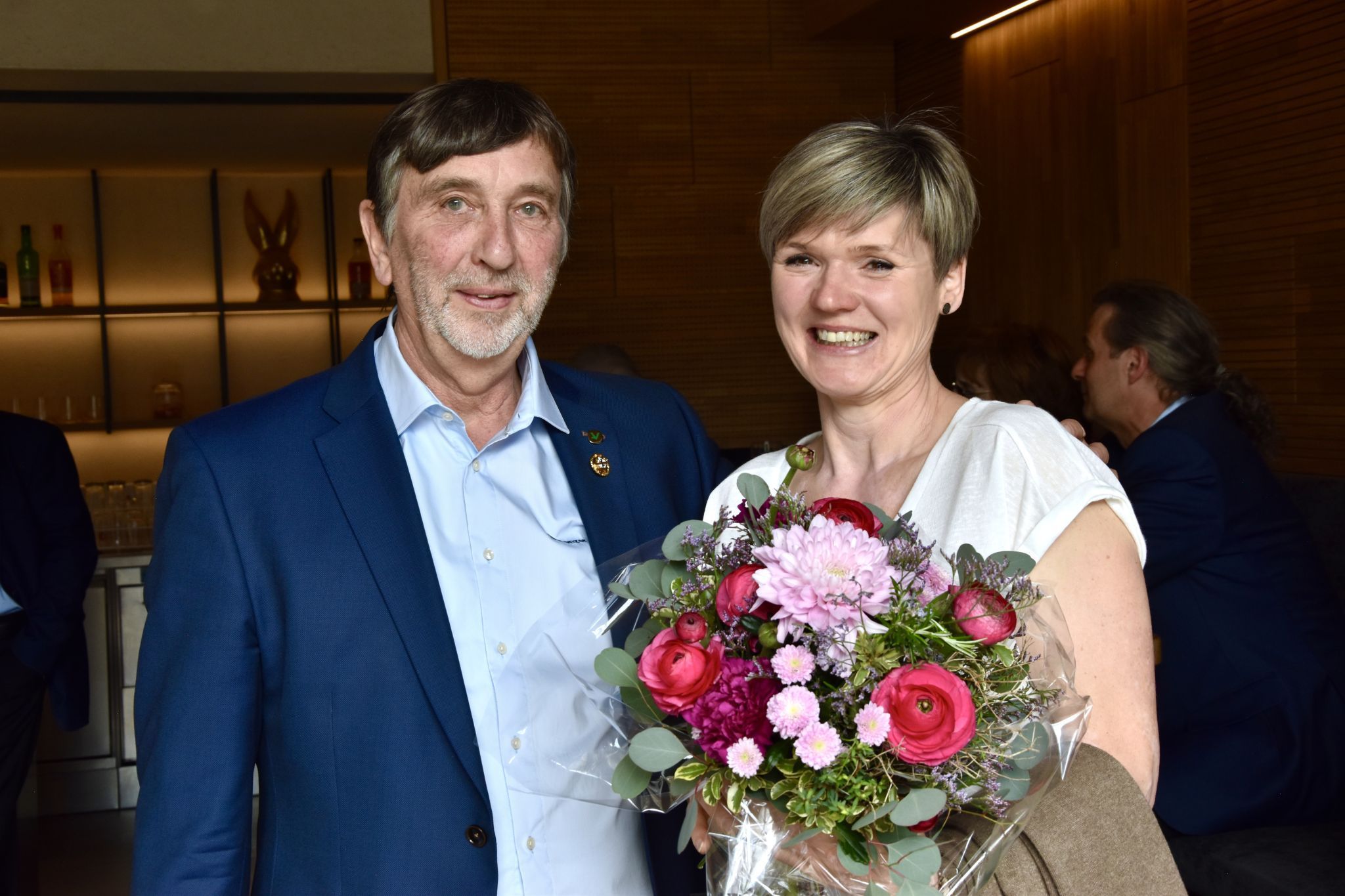 Obmann Peter Bilgeri vom Bludenzer Liederkranz und Cindy Franz, die musikalischen Leiterin des Chores Sunshine nach der kürzlichen Matinee.