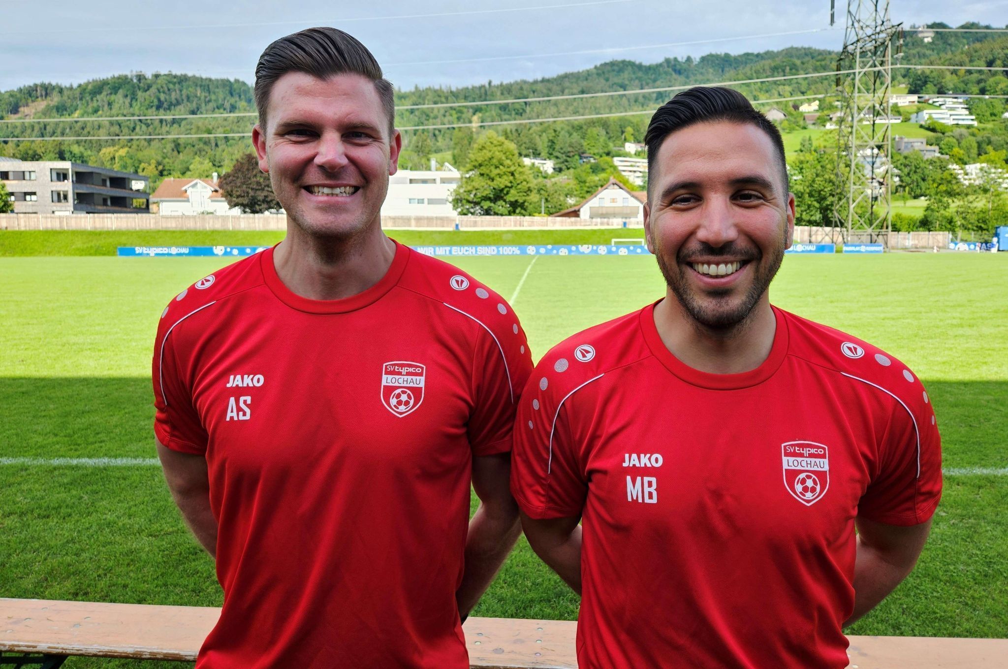 Das Trainerteam des SV typico Lochau: Andreas Simma (Co-Trainer) und Metin Batir (Trainer).