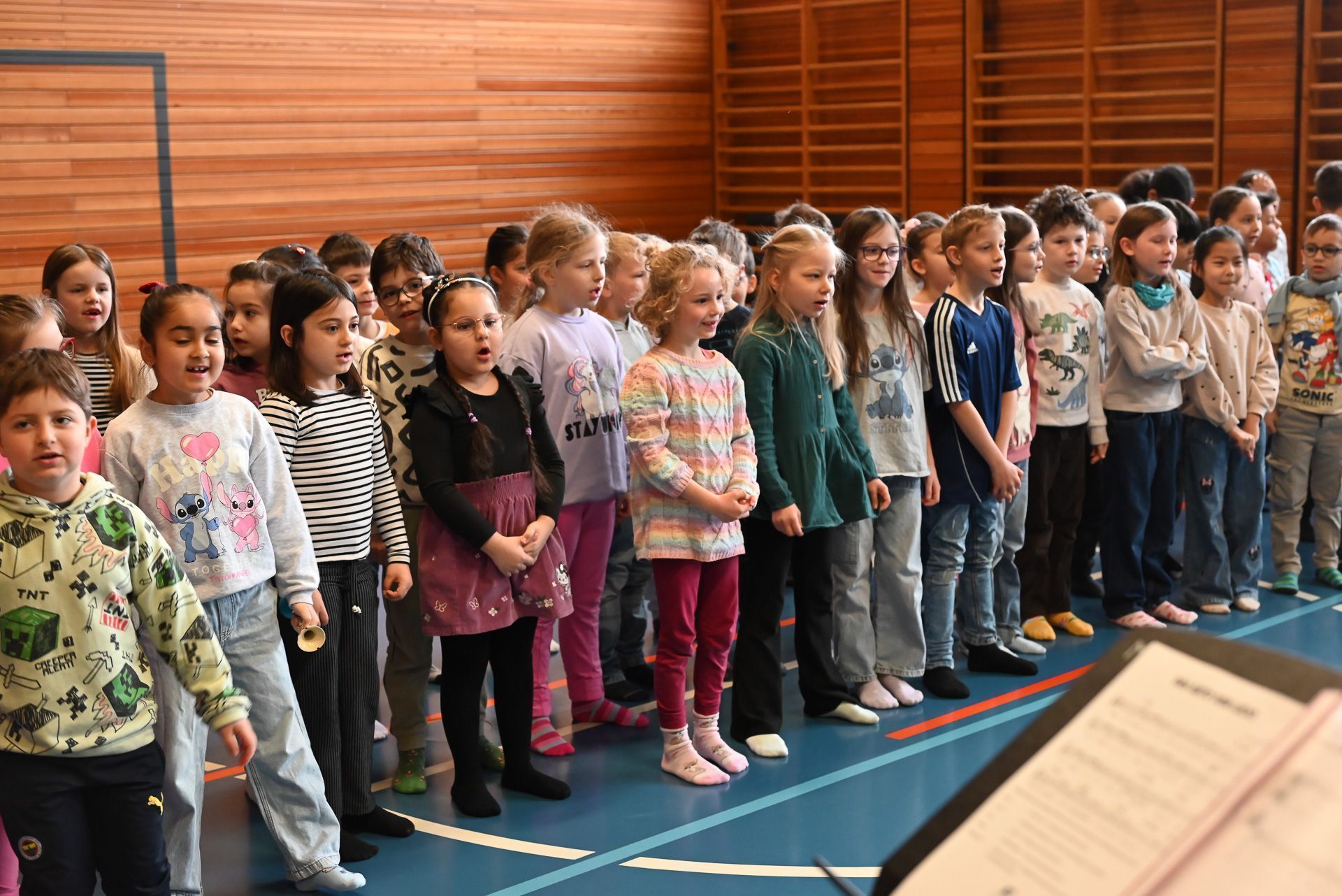 Die Erstklässler, Deutsch- und Förderklasse führte ihr Lied