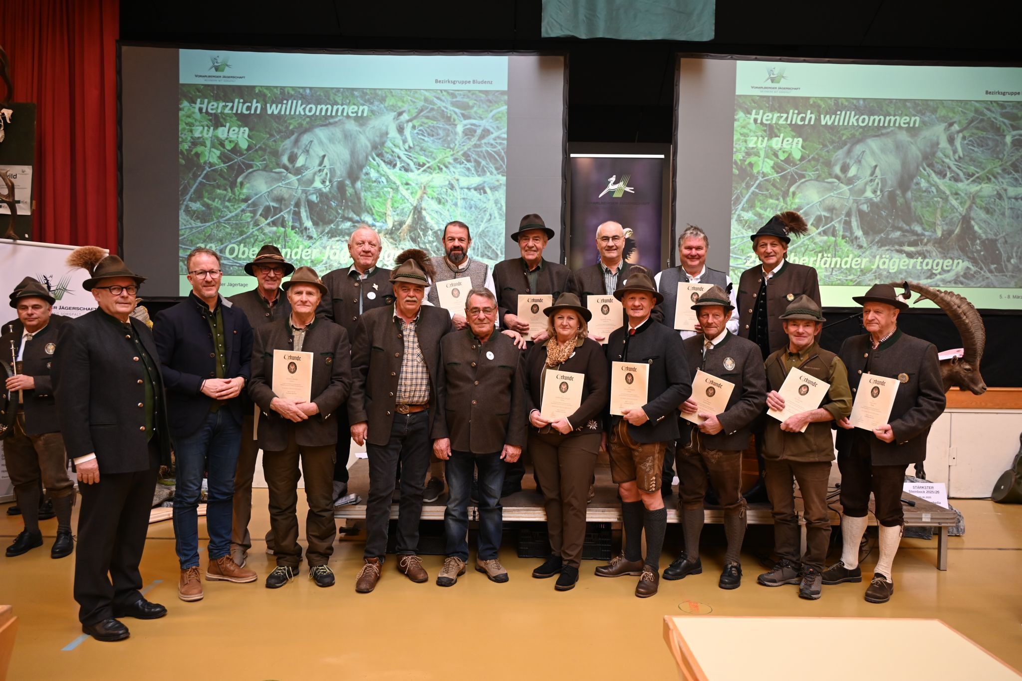 Langjährige Mitglieder wurden bei der Bezirksversammlung geehrt.
