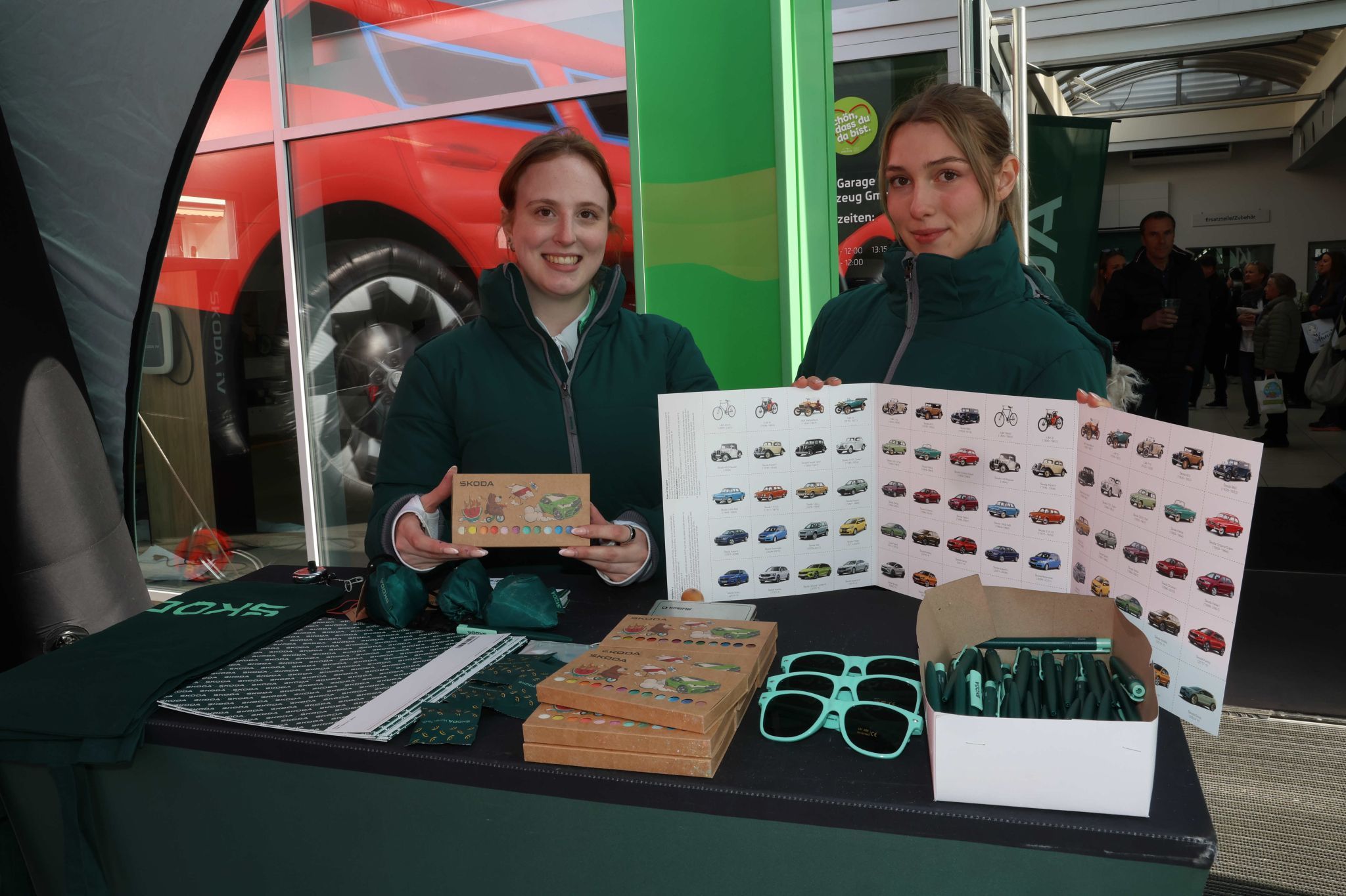 Skoda-Empfangsduo: Chiara Schalzl und Joana Lamprecht.