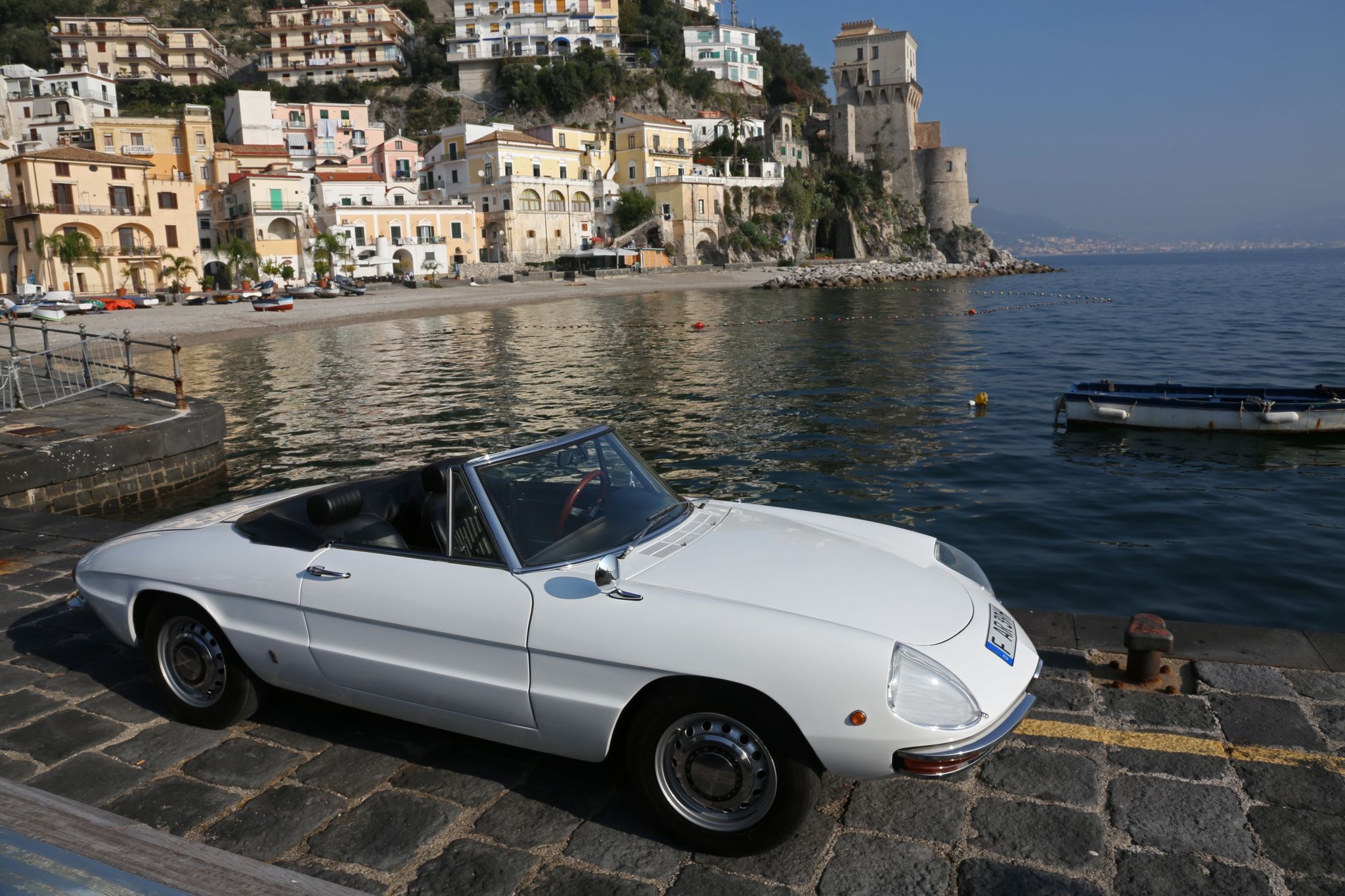 Der Duetto ist eine Art Best-Of mehrerer Showcars, die Pininfarina in den Jahren davor für Alfa Romeo entworfen hatte. Die meisten Anpassungen finden über die Bauzeit am Heck statt