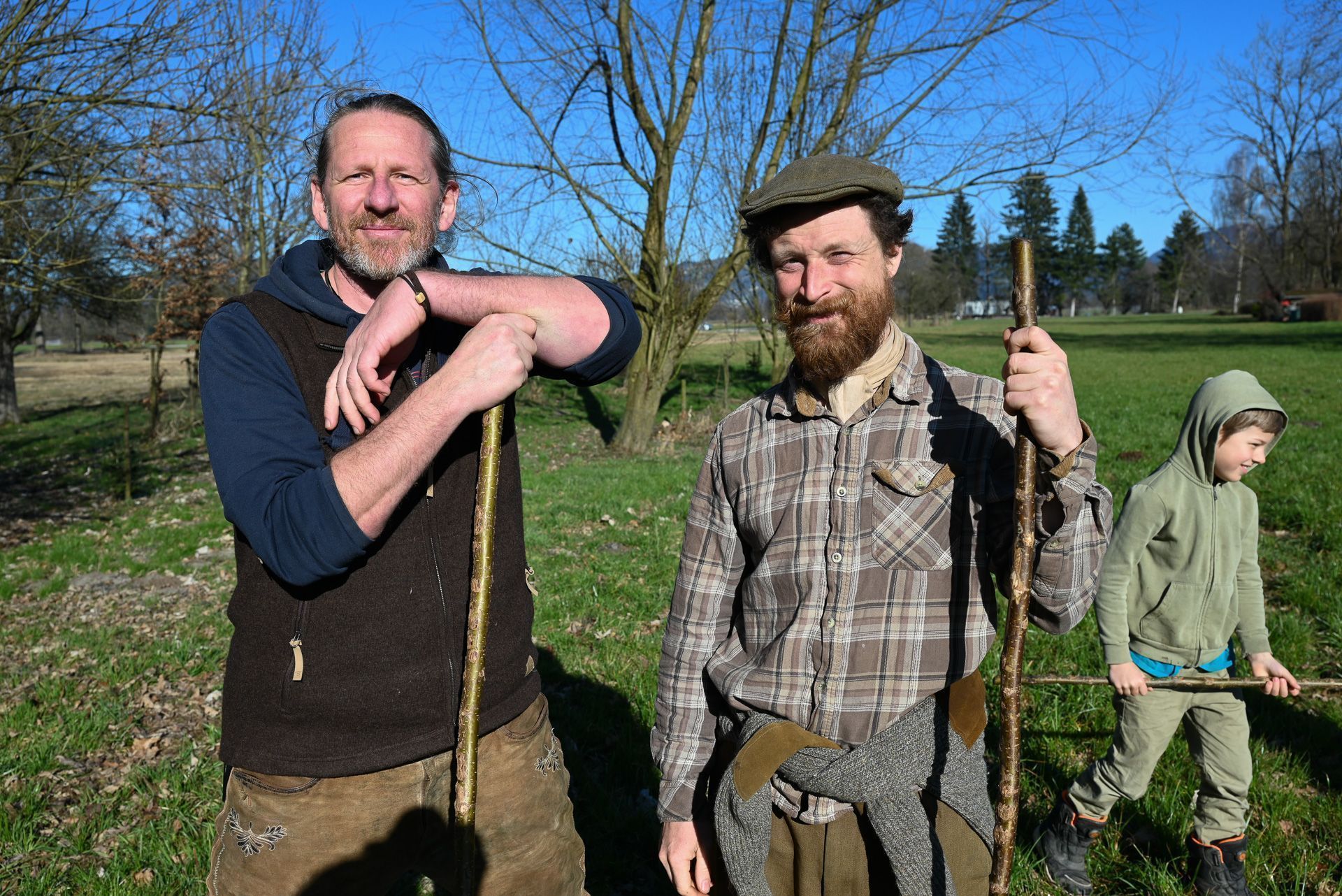 Christian Suppan und David Kerrell sind ausgebildete Waldläufer und Wildnispädagogen. Sie wollen den Kindern die Natur wieder näher bringen. 