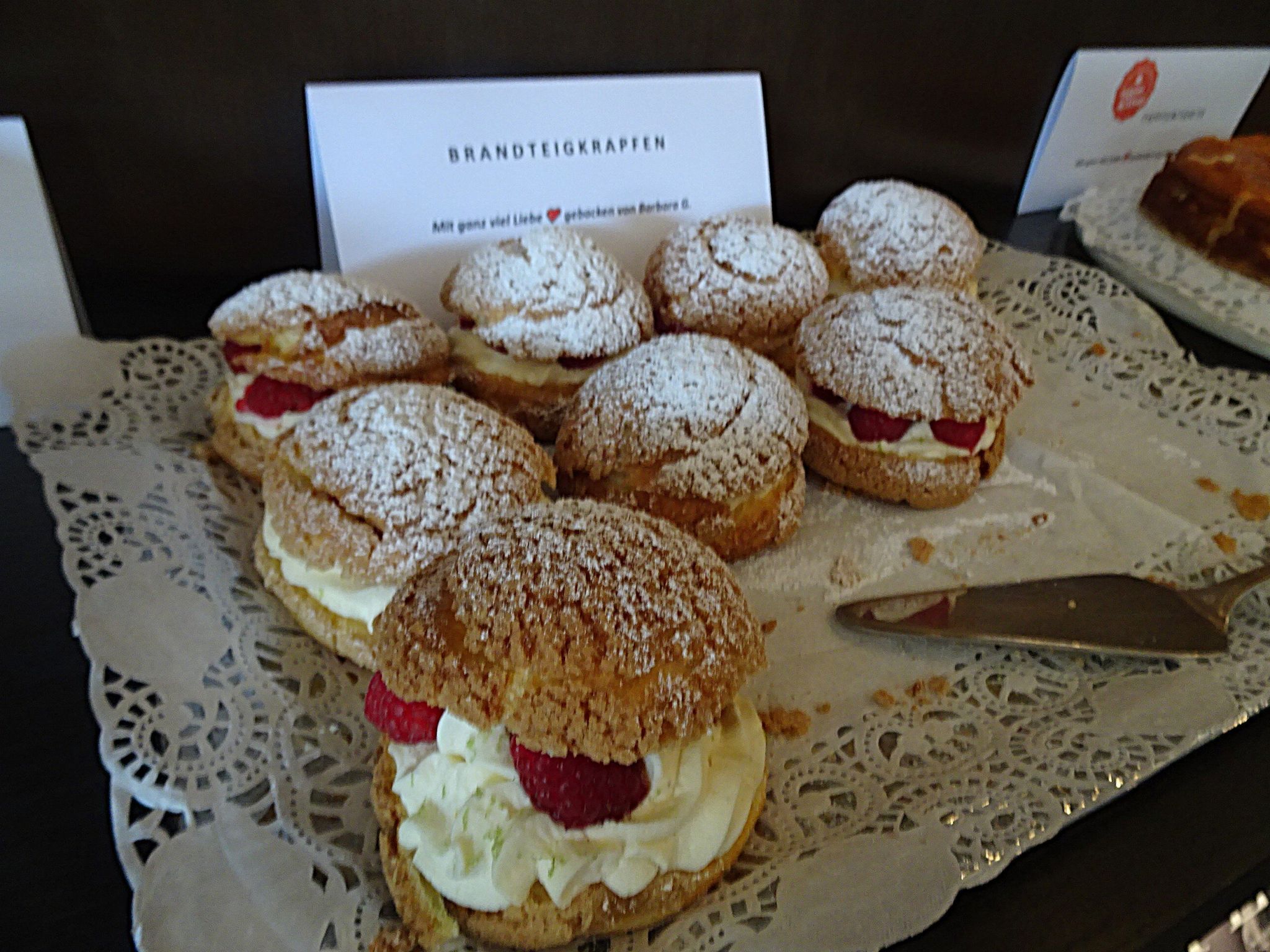 Alle Kuchen und Torten sind selbst - und mit viel Liebe gemacht. 