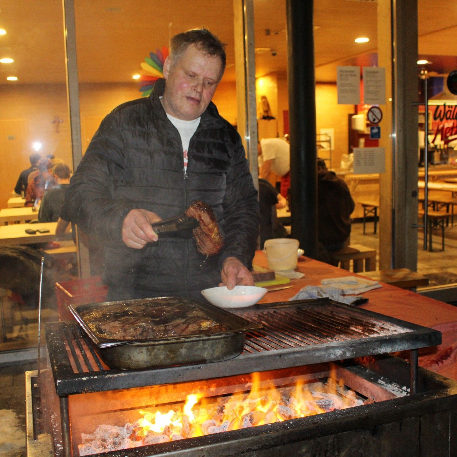 Ein Leckerbissen und Geheimtipp für Einheimische und Warther Urlaubsgäste sind vor allem die Hirschsteaks vom Holzkohlegrill.