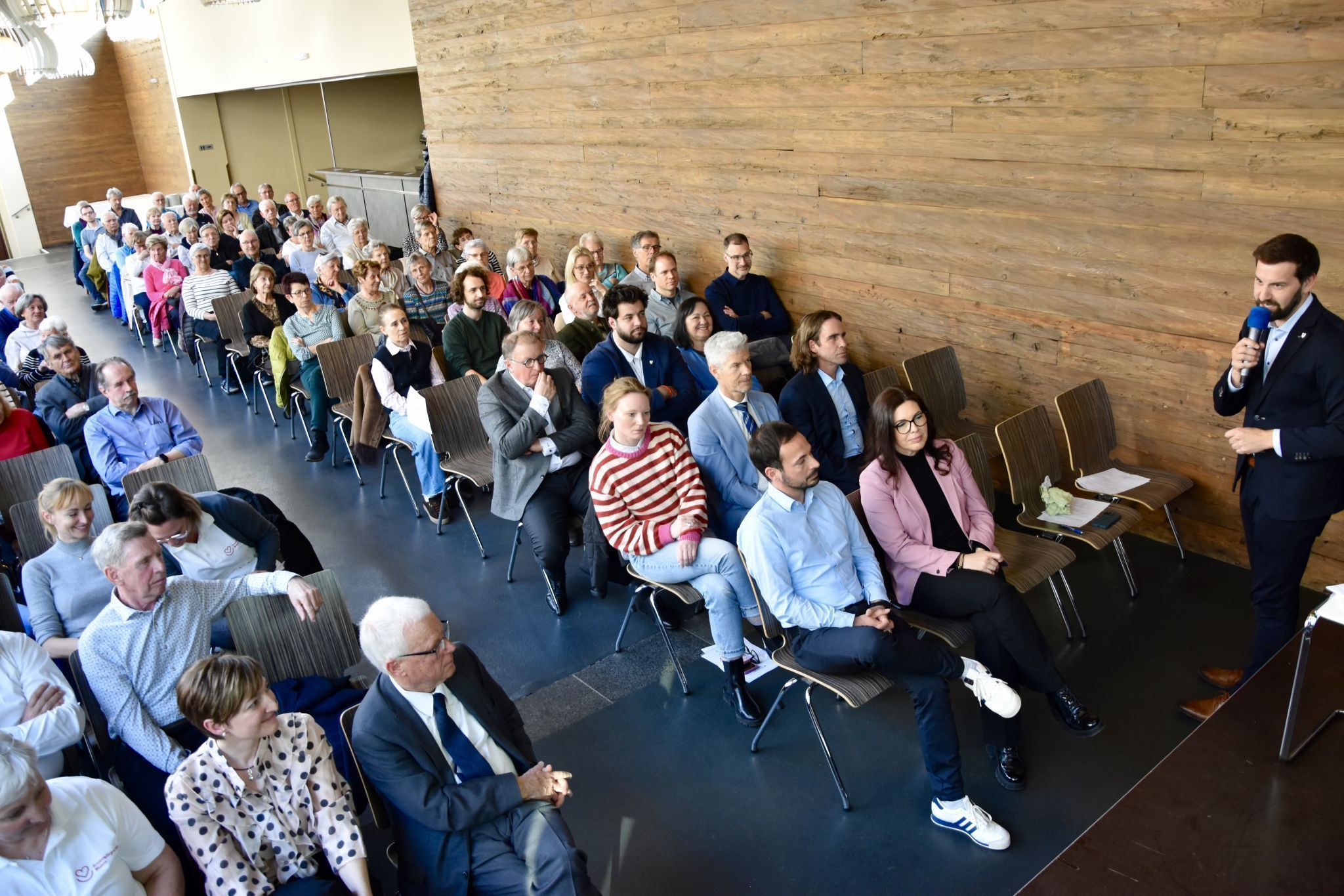 Bürgermeister Simon Tschann bei der Neuwahl des Vorstandes