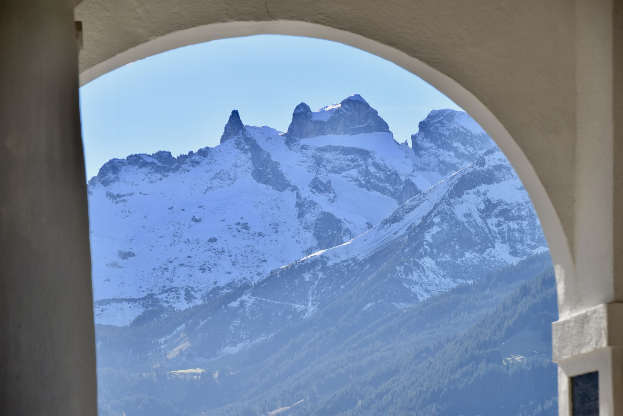 Blick von der Pfarrkirche Bartholomäberg zu den Drei Türmen