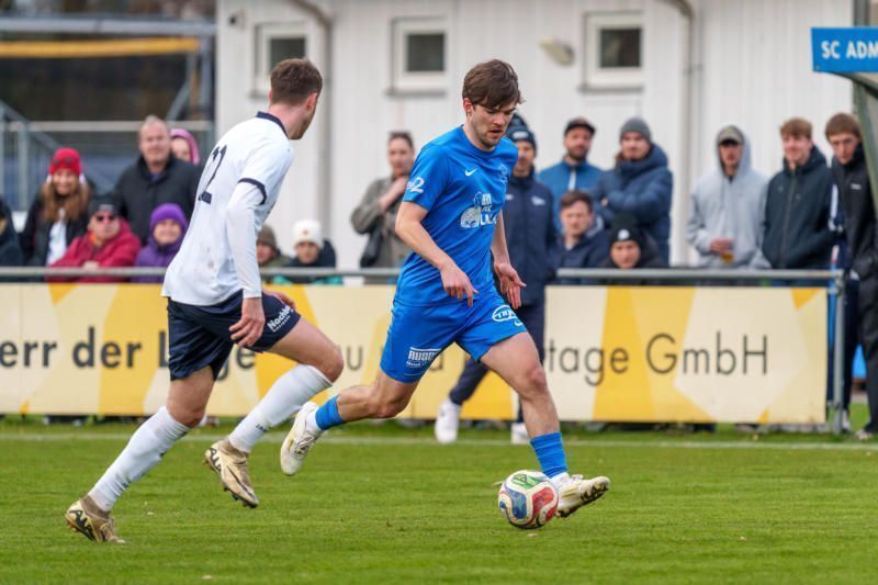 Jeremiy Thurnher gegen Sascha Breuss. 