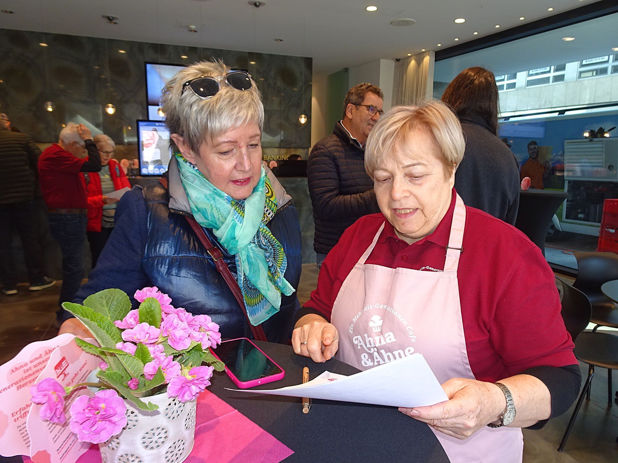 Mitglied Barbara Gantner hatte alle Hände voll zu tun, die Gäste zu informieren und beim Ausfüllen der Anmeldeformulare zu unterstützen. 