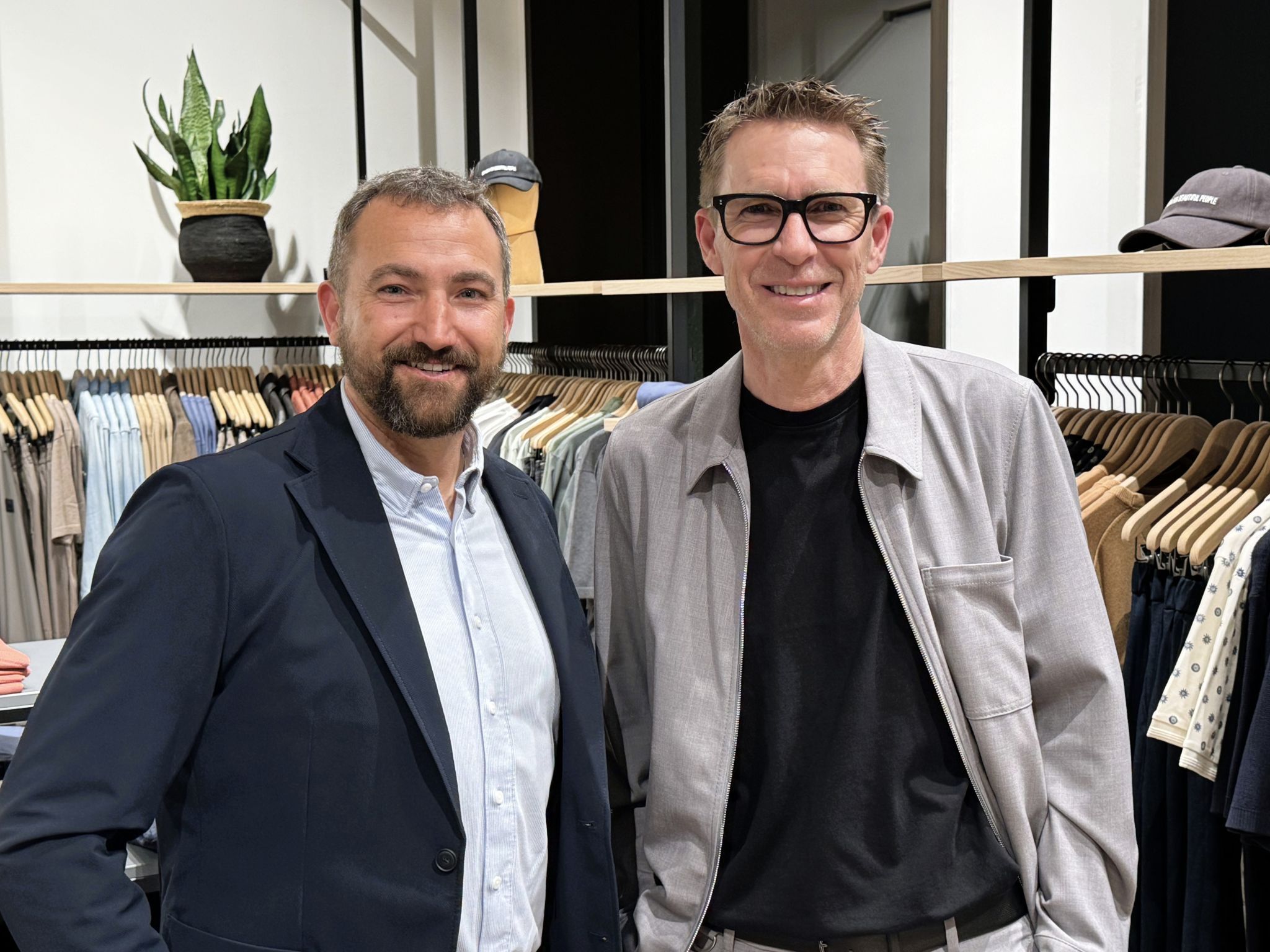 Im Gespräch: GF Christoph Riedlsperger (re.) mit Mediziener Dustin Schramm.