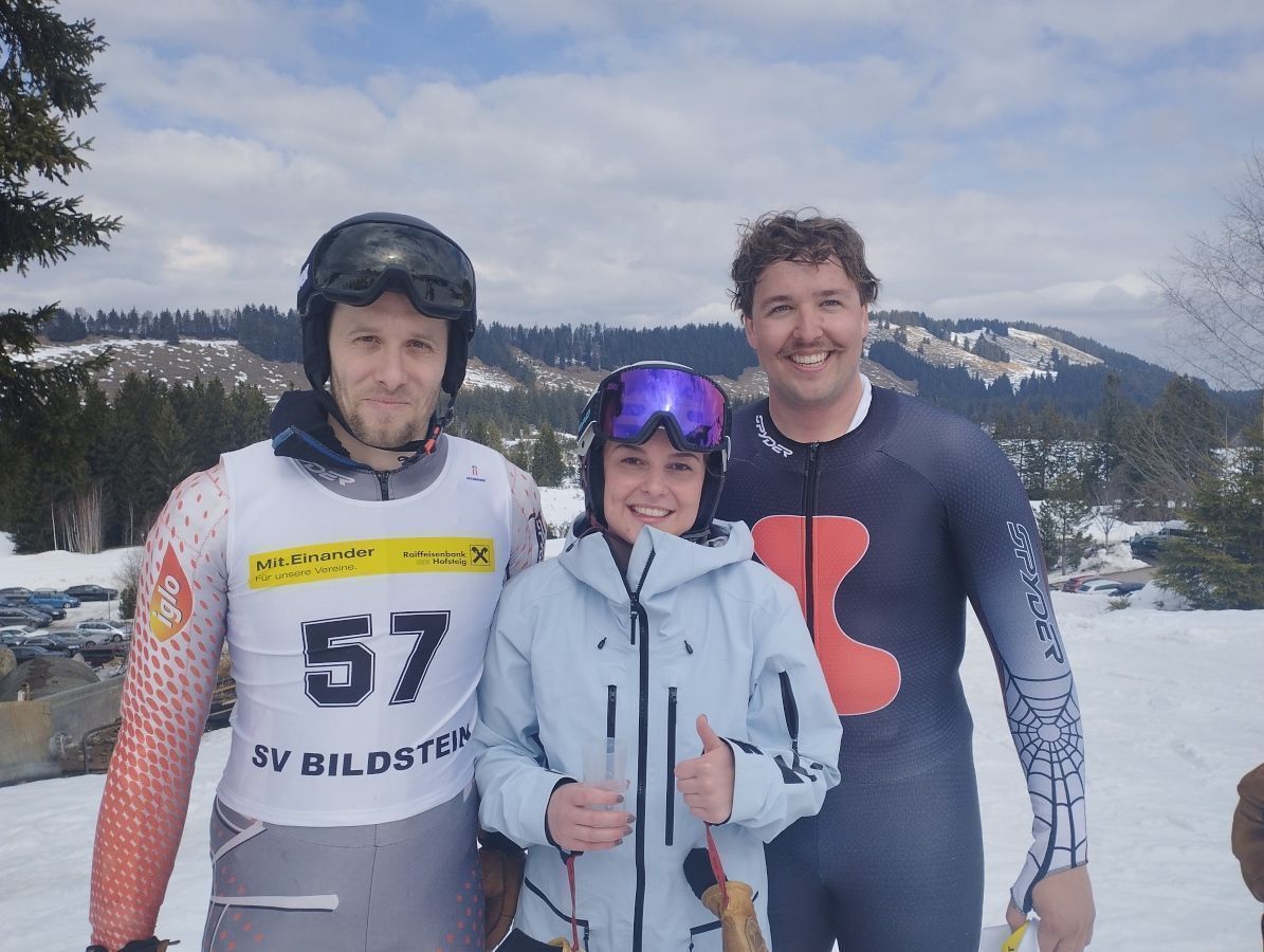 Kilian Gross (re.) gratulierte Simon Winder und Alina Visintainer zu ihren Siegen. (Foto: NAM)