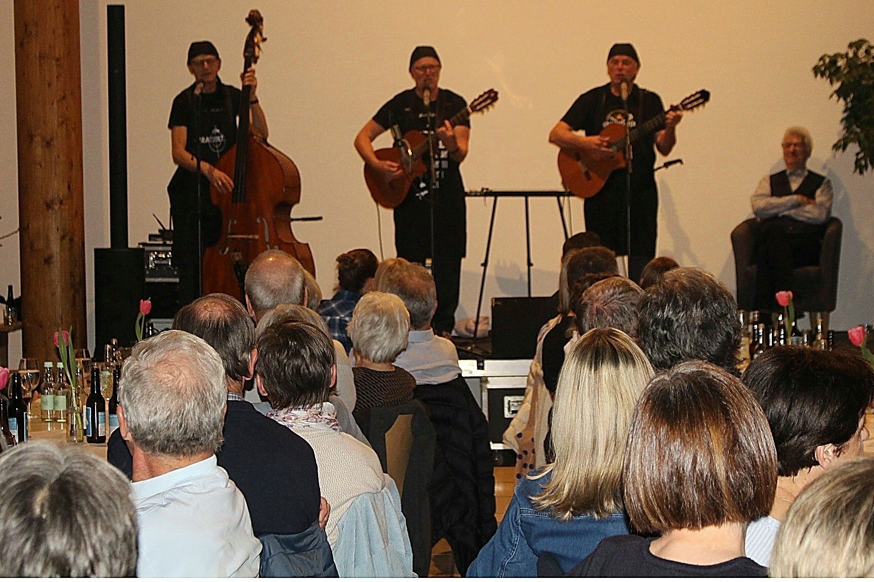 Zweimal ausverkauft: Und ewig singen – und erzählen – die Wälder.