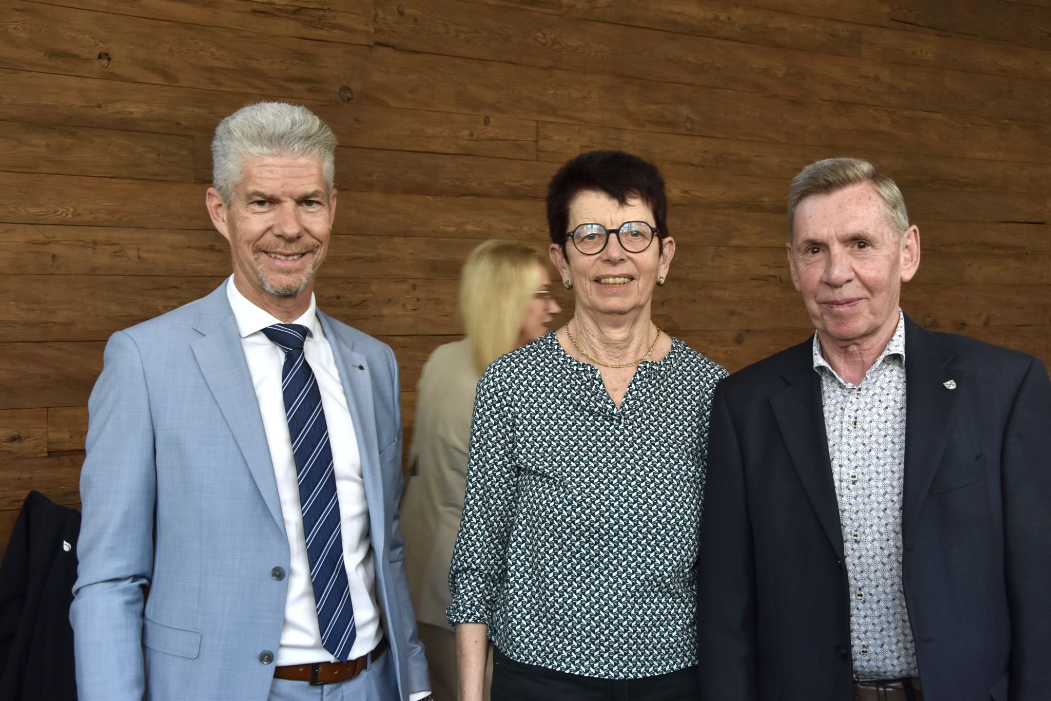 Sparkasse-Vorstandsdirektor Thomas Schreiber und KPV-Beirat Lothar Ladner und Gattin Doris.