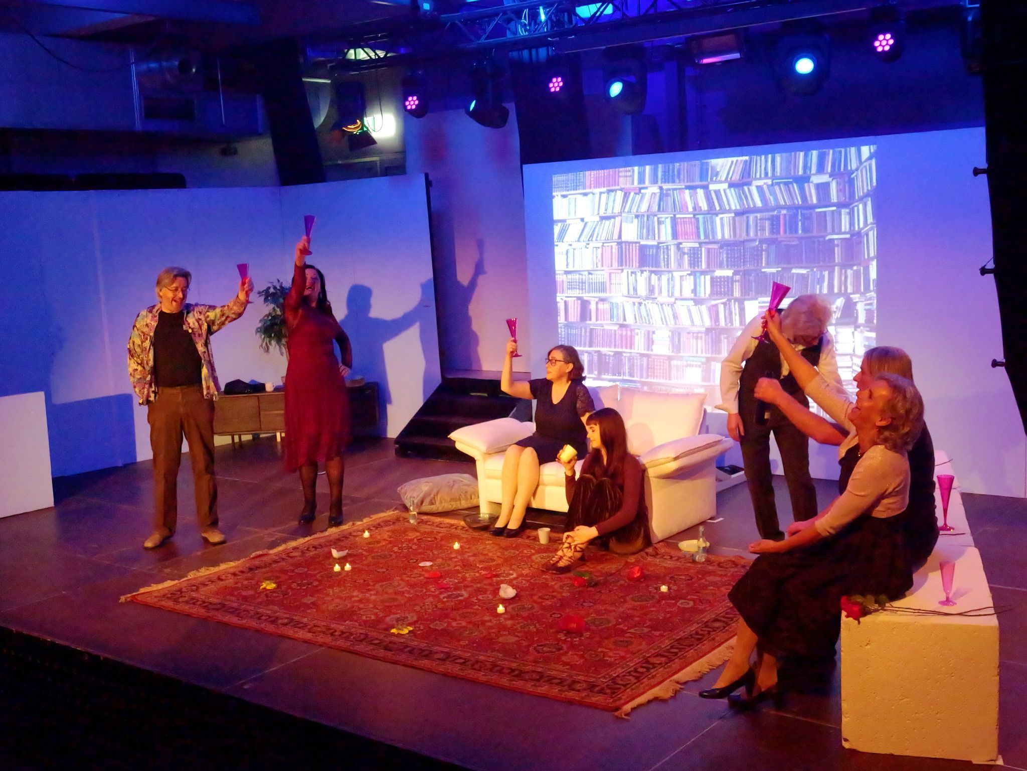 Ein Hohelied auf die Liebe: Das Ensemble der Theaterwerkstatt Feldkirch begeisterte mit seiner Jubiläumspremiere.