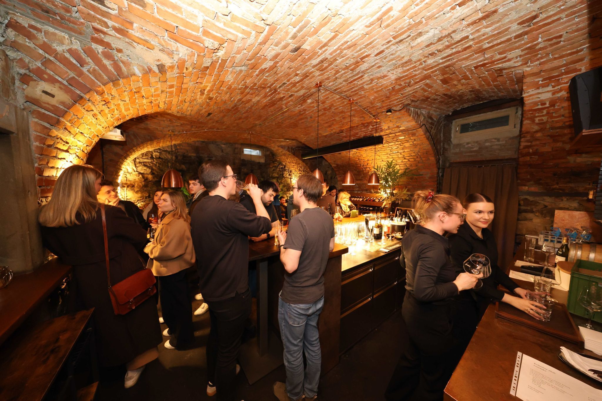 In der Kellerbar des 