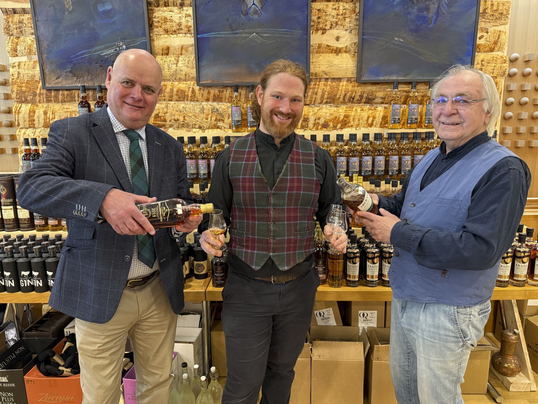 Kenny Mackay, Benedikt Fleisch und Thomas Gillespie hatten bei den Tasting Days alle Hände voll zu tun 
